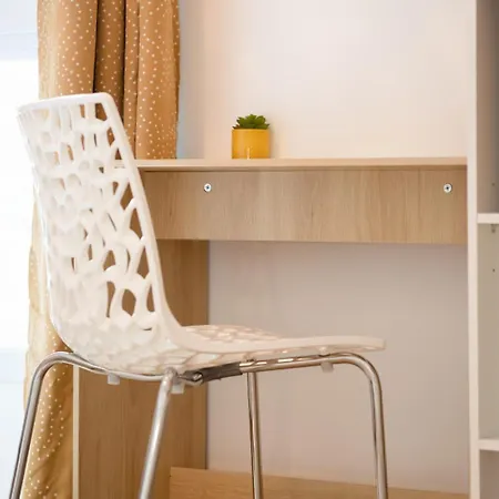 Le Nicole Un En Duplex Avec Balcon Et Place De Parking 아파트
