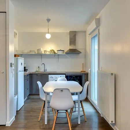 Le Nicole Un En Duplex Avec Balcon Et Place De Parking 아파트 *