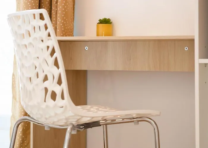 Le Nicole Un En Duplex Avec Balcon Et Place De Parking Apartment