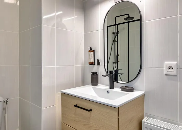 Le Nicole Un En Duplex Avec Balcon Et Place De Parking Apartment